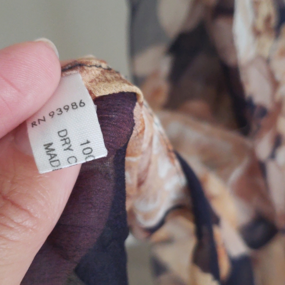 Silk Navy floral scarf - Picture 4 of 5